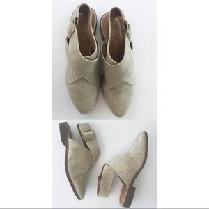 NWOT Stone Taupe Wrap Booties